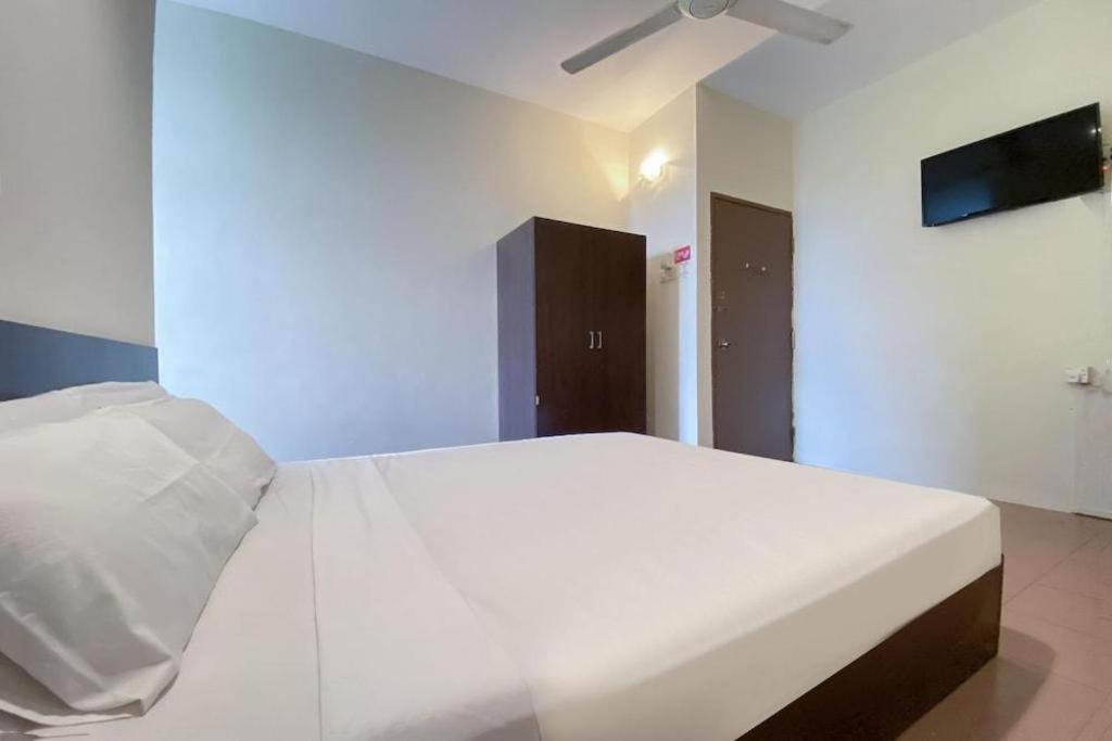 Spot On 89907 Motel Impian Сери Манджунг Екстериор снимка