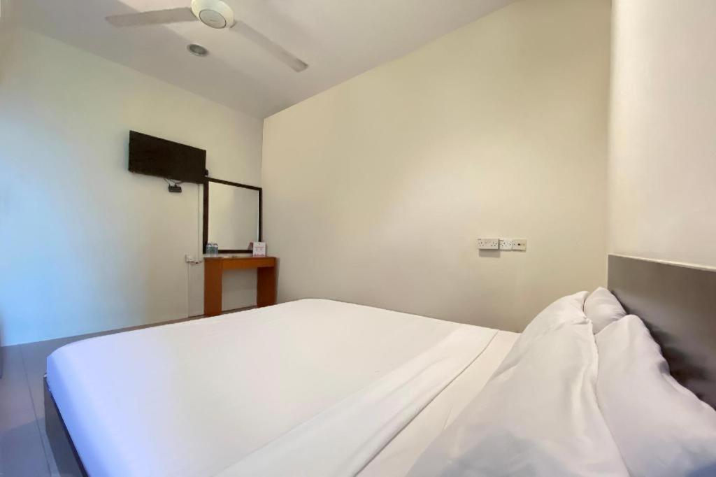 Spot On 89907 Motel Impian Сери Манджунг Екстериор снимка
