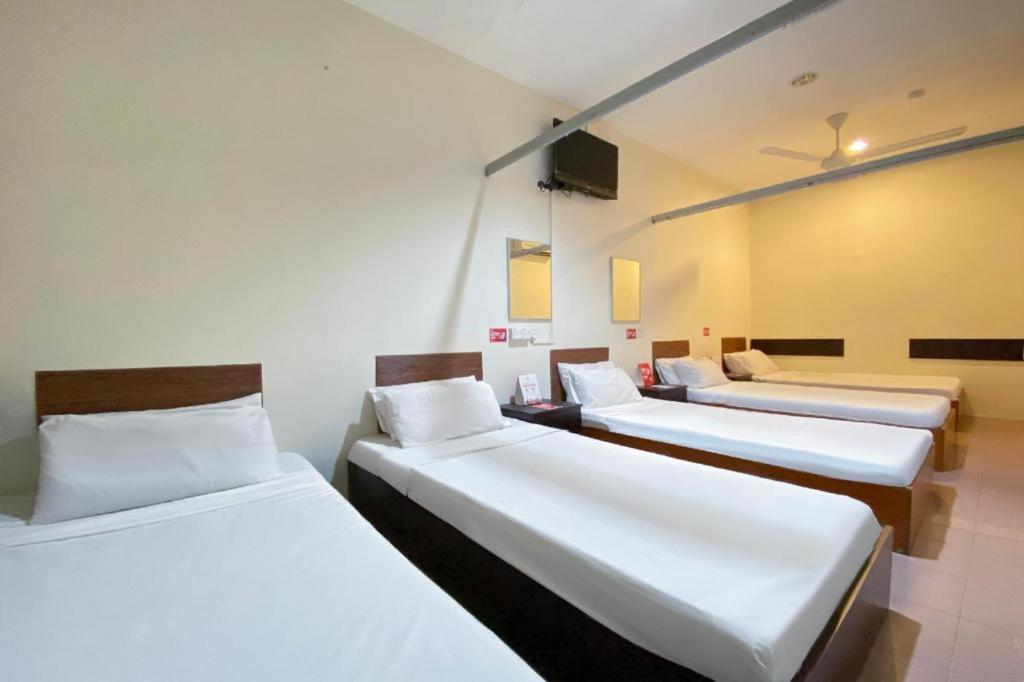 Spot On 89907 Motel Impian Сери Манджунг Екстериор снимка