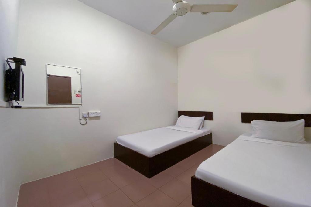 Spot On 89907 Motel Impian Сери Манджунг Екстериор снимка